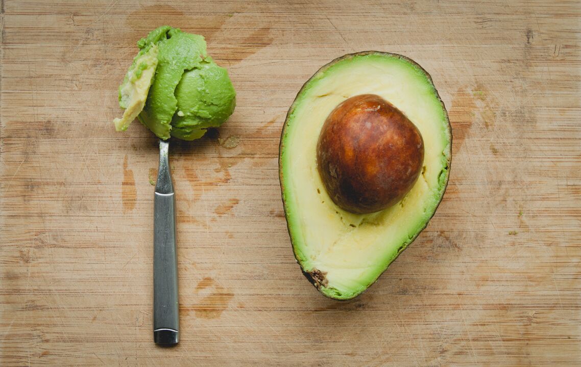 Avokado je zaradi visoke vsebnosti rastlinskih maščob in beljakovin vključen v jedilnik keto diete. 